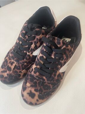 Leopard Print Casual Sneakers with White Side Accent